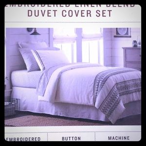 Hearth And Hand with Magnolia Duvet Cover.